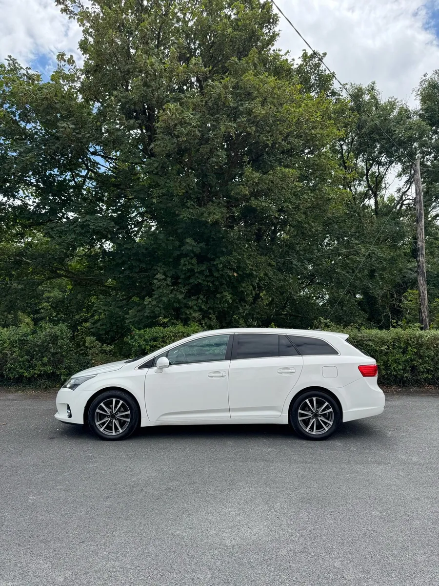 2014 Toyota Avensis 2.0 D4D Estate - Image 5