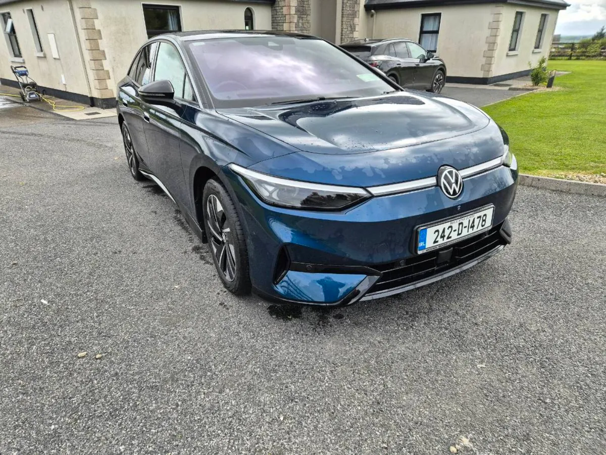 242 Volkswagen ID7 Pro Plus - Image 3