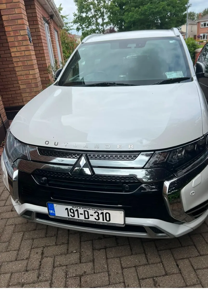 2019 Automatic Mitsubishi Outlander PHEV - Image 2