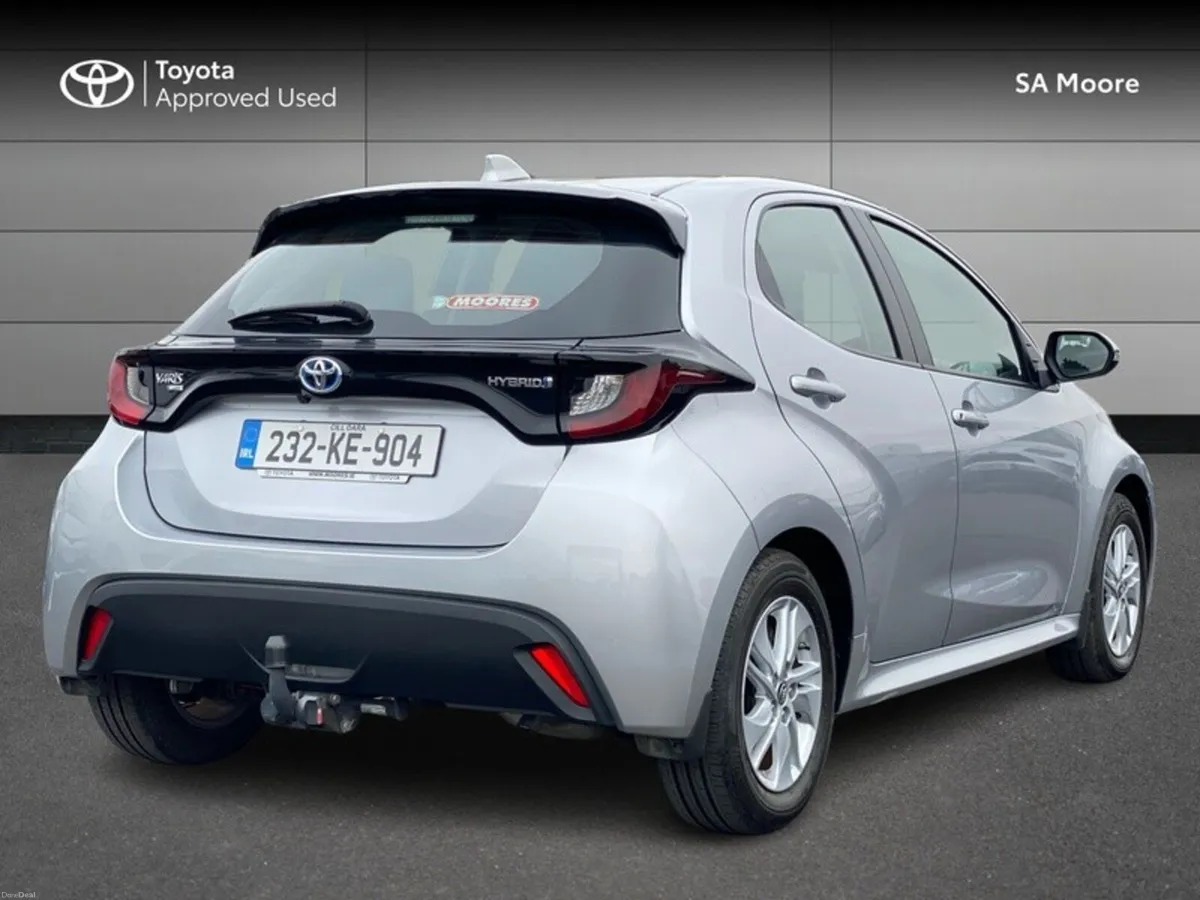 Toyota Yaris HYBRID LUNA - Image 2