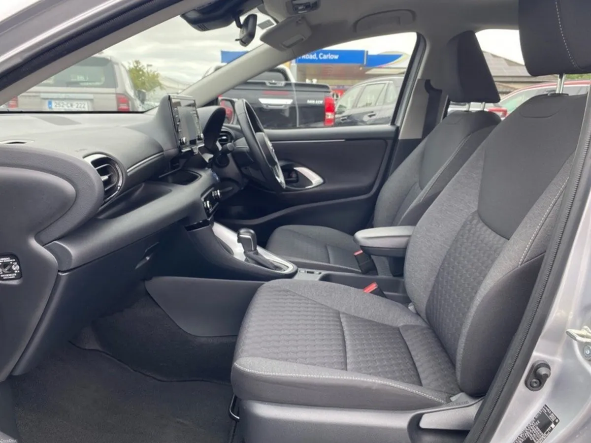 Toyota Yaris HYBRID LUNA - Image 6