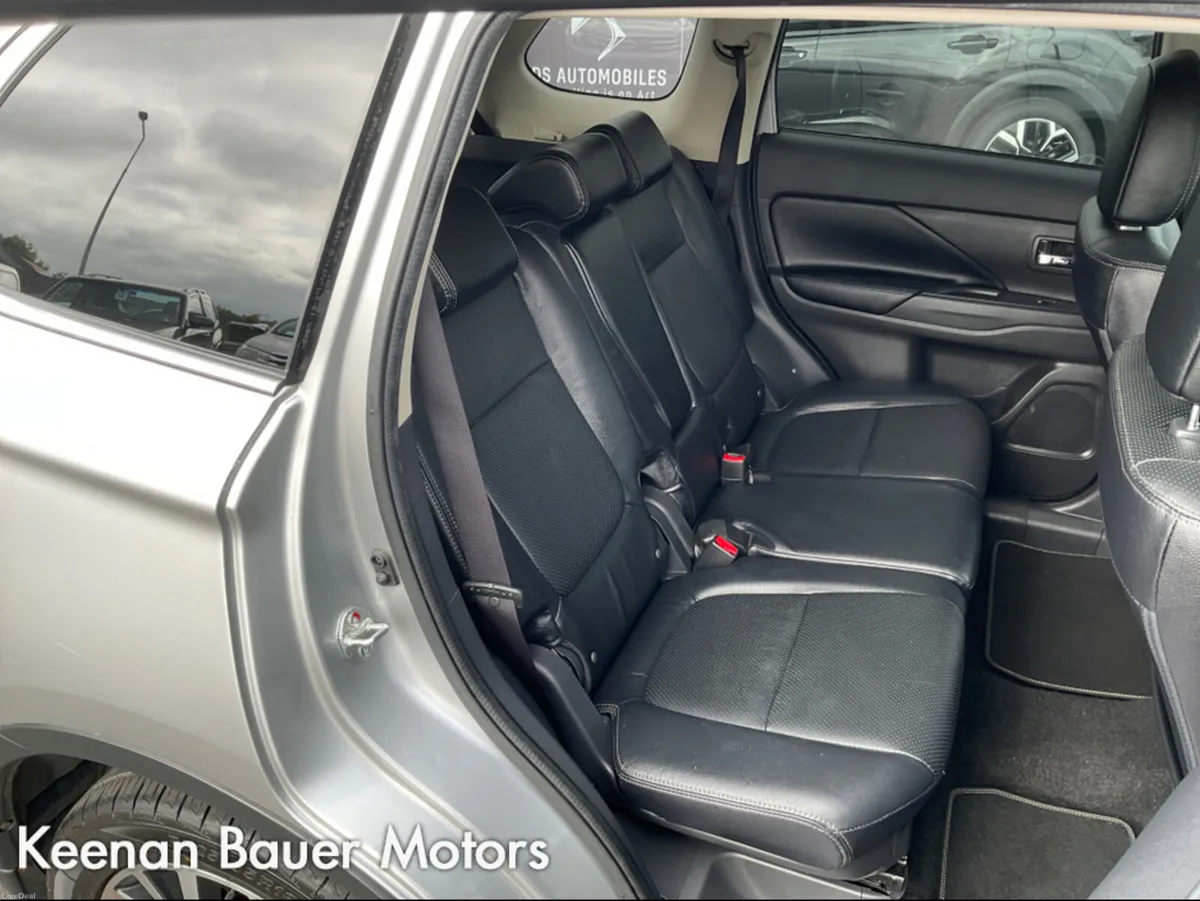 Mitsubishi Outlander OUTL 4WD 6MT 4DR  7 SEAT. - Image 5