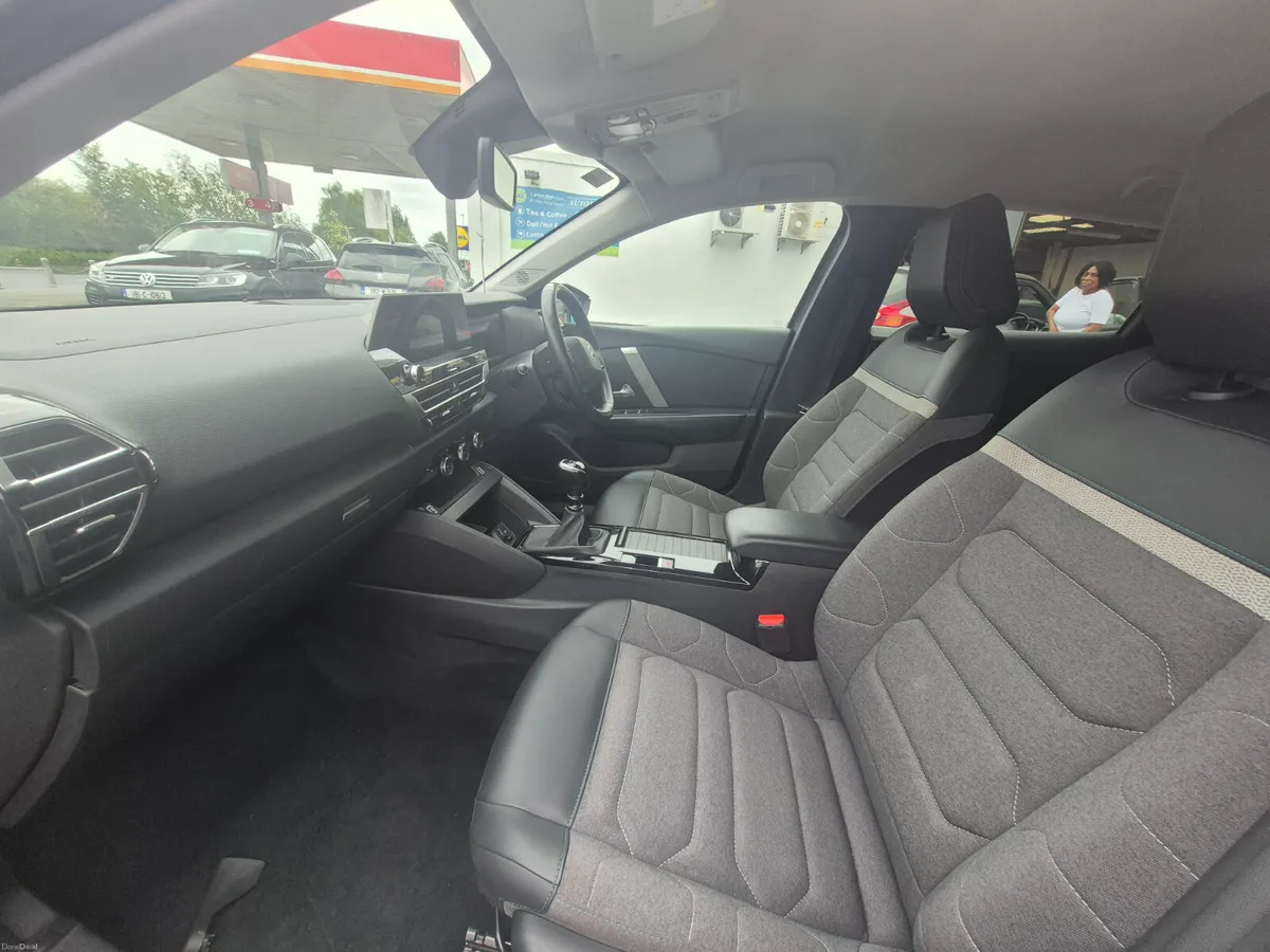Citroen C4 2023 top spec - Image 2