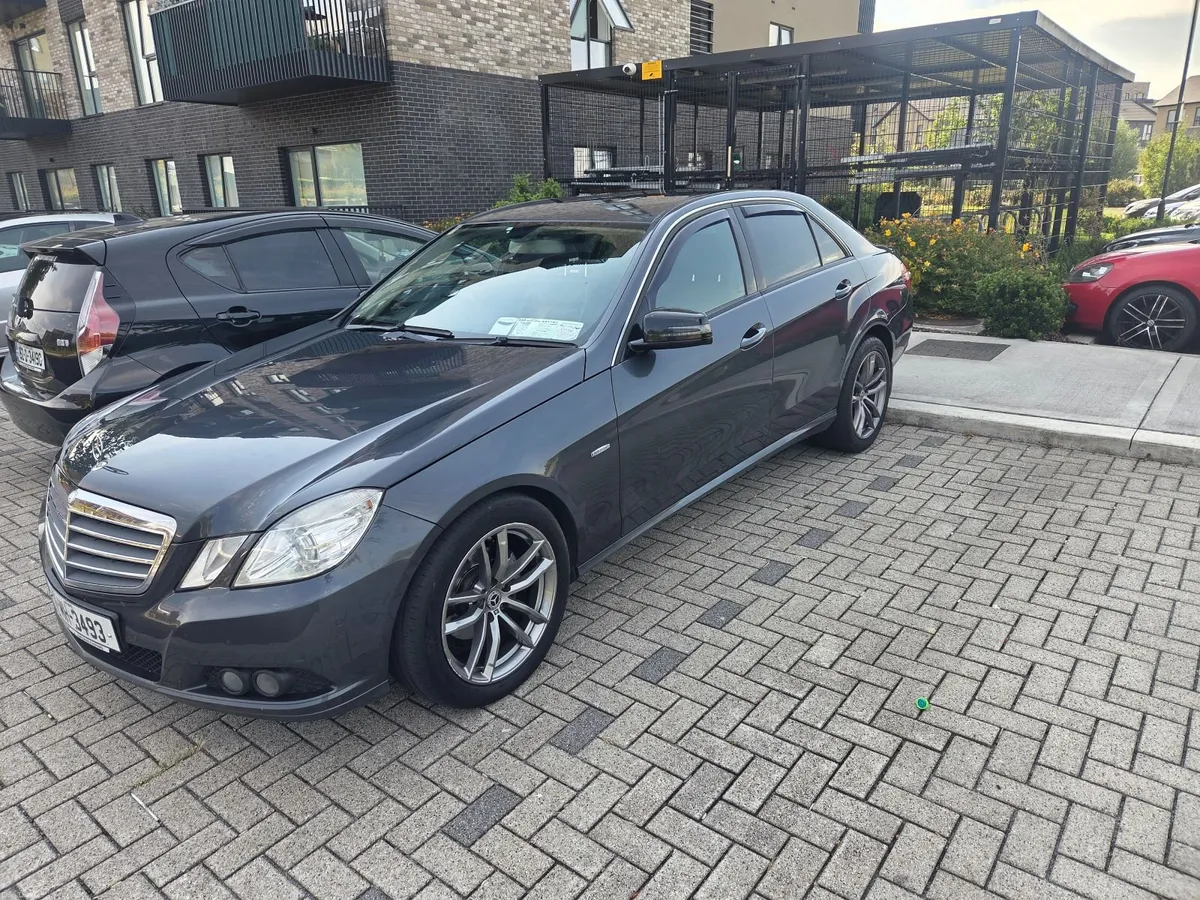Mercedes-Benz E-Class 2011 - Image 1