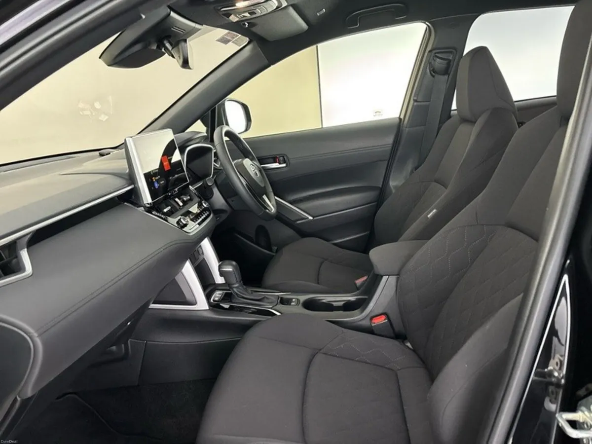 Toyota Corolla Cross HYBRID SPORT - Image 6