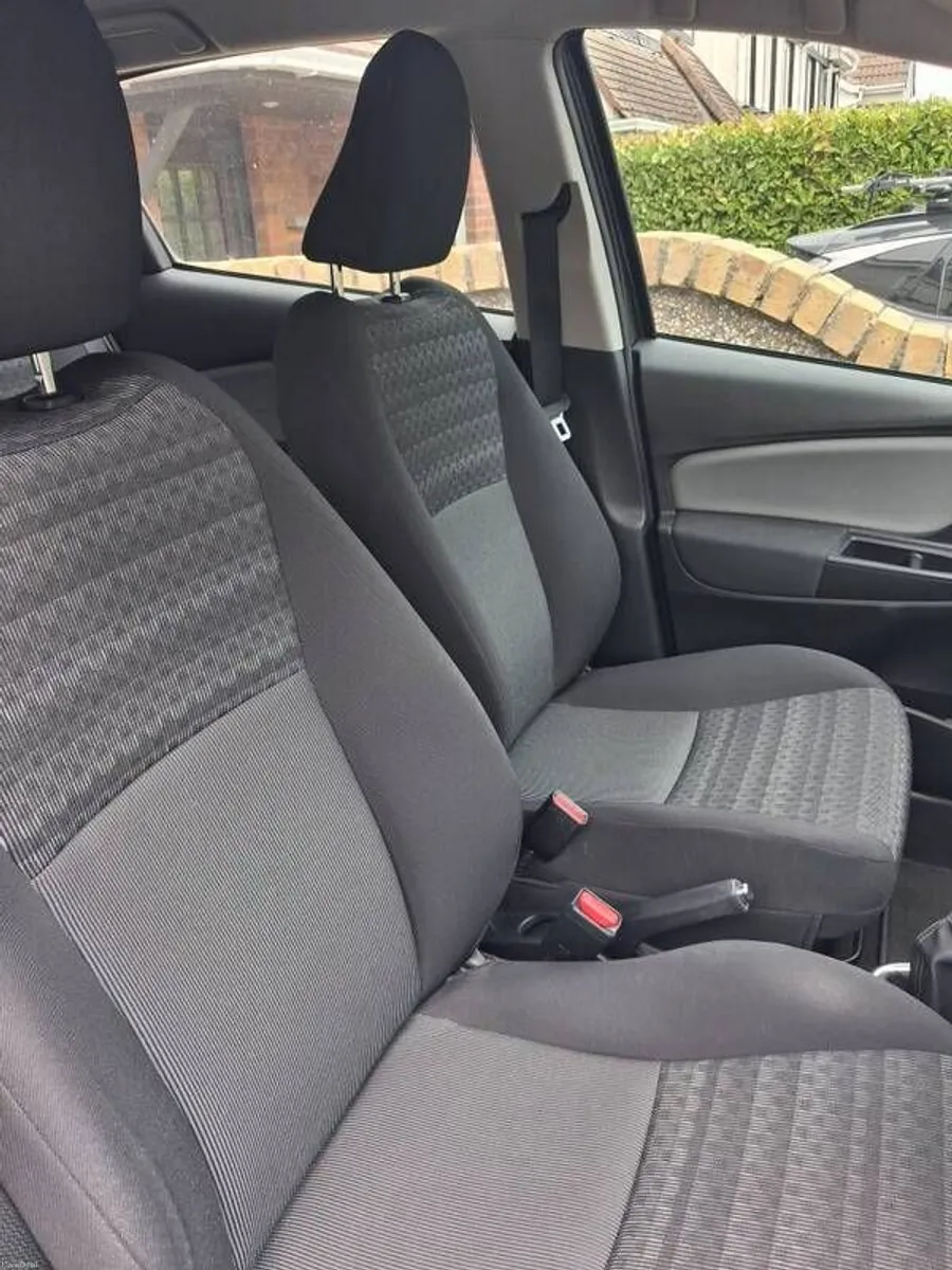 2016 Toyota Yaris - Image 4
