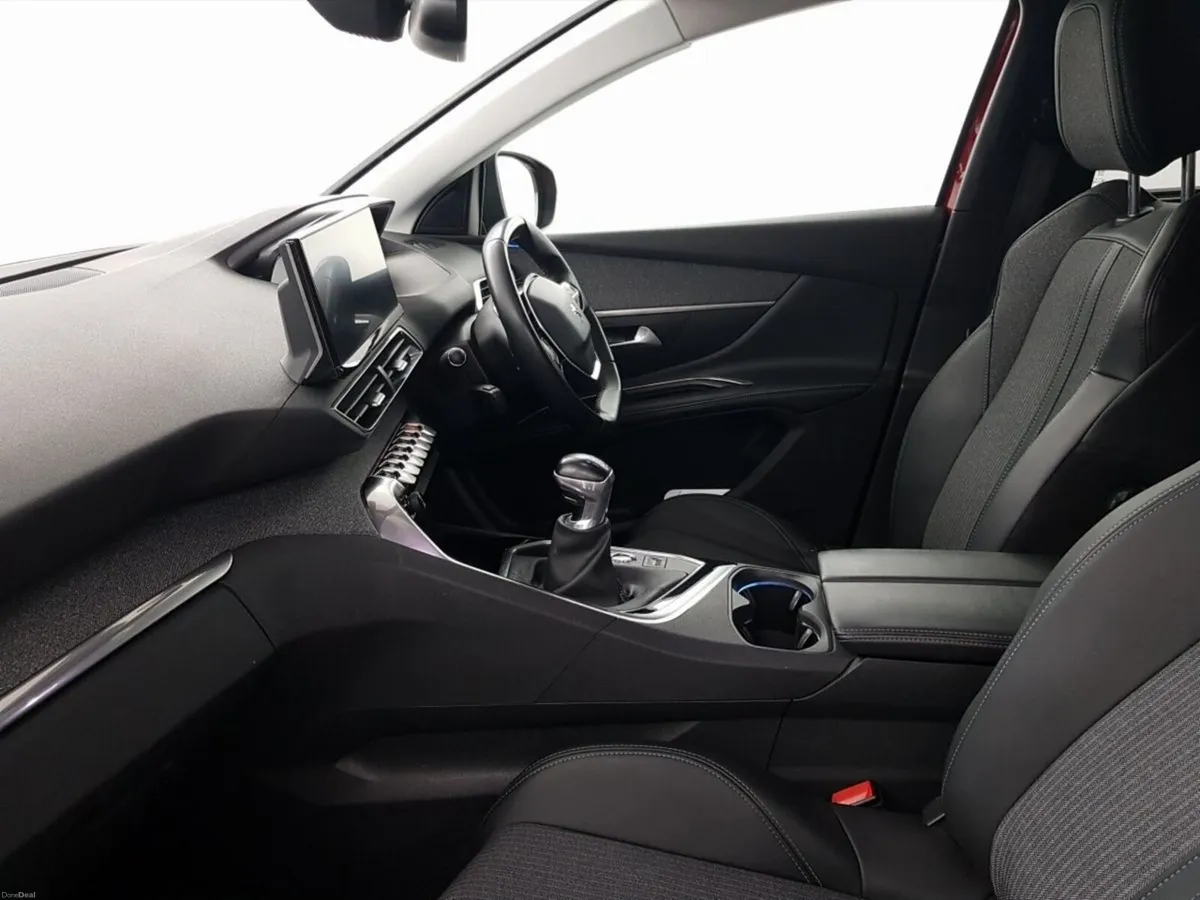 Peugeot 5008 1.2 PureTech 130bhp Allure - Image 4