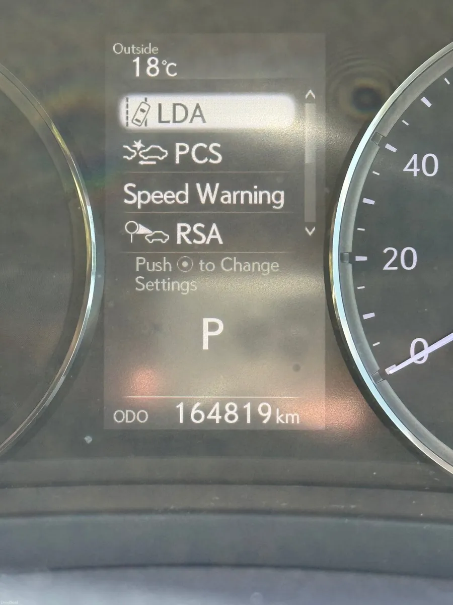 Lexus IS 300h 2018 - Image 6