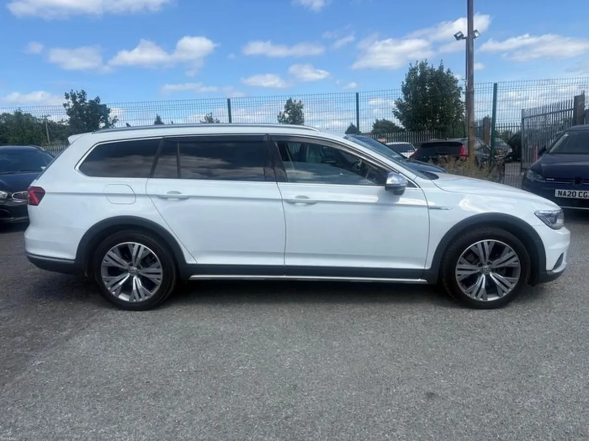 2018 Volkswagen Passat AllTrack 4X4 2.0L Diesel - Image 2