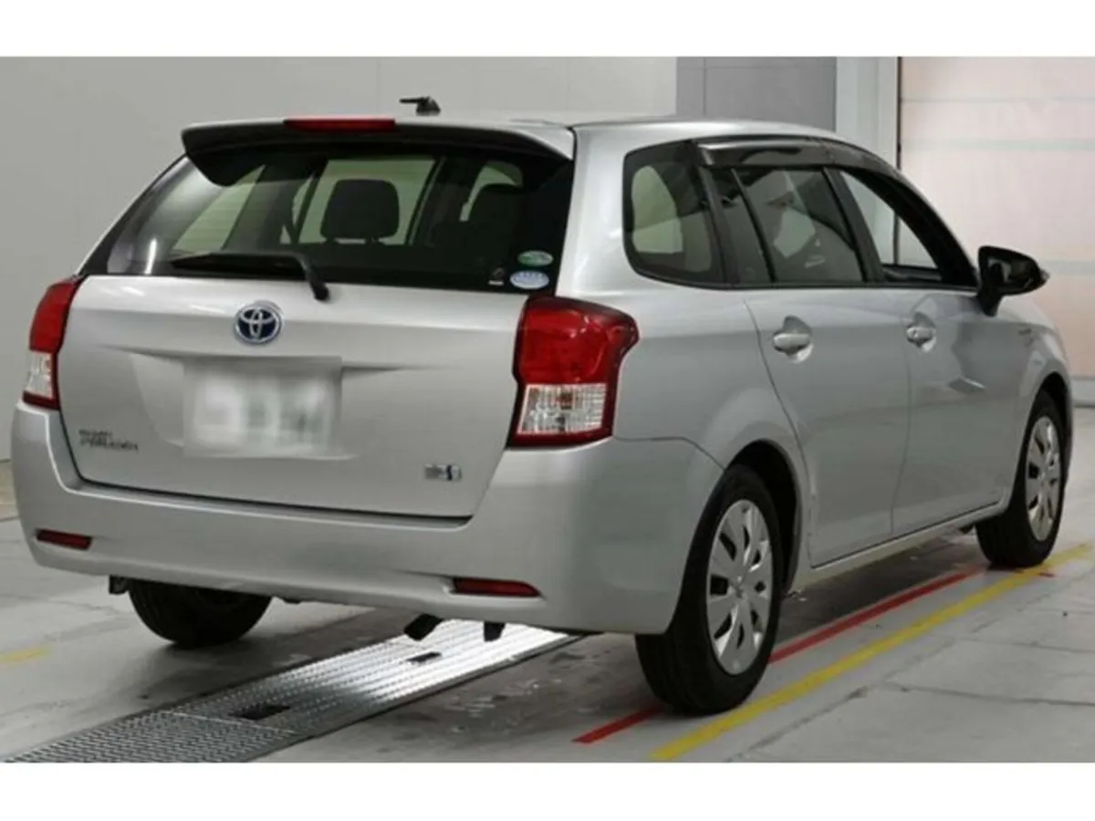 Toyota Corolla 1.5 Corolla Fielder Petrol Hybrid A - Image 2