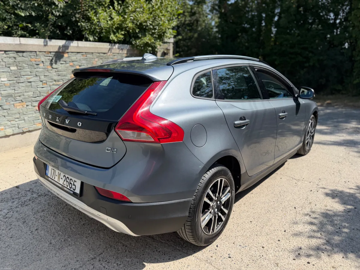 Volvo V40 2017 cross country - Image 4