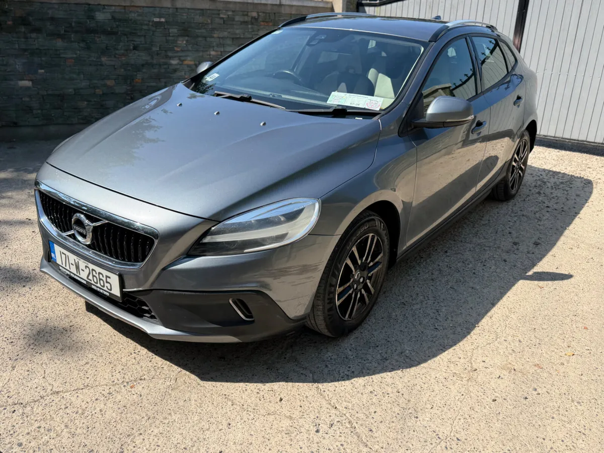 Volvo V40 2017 cross country - Image 2