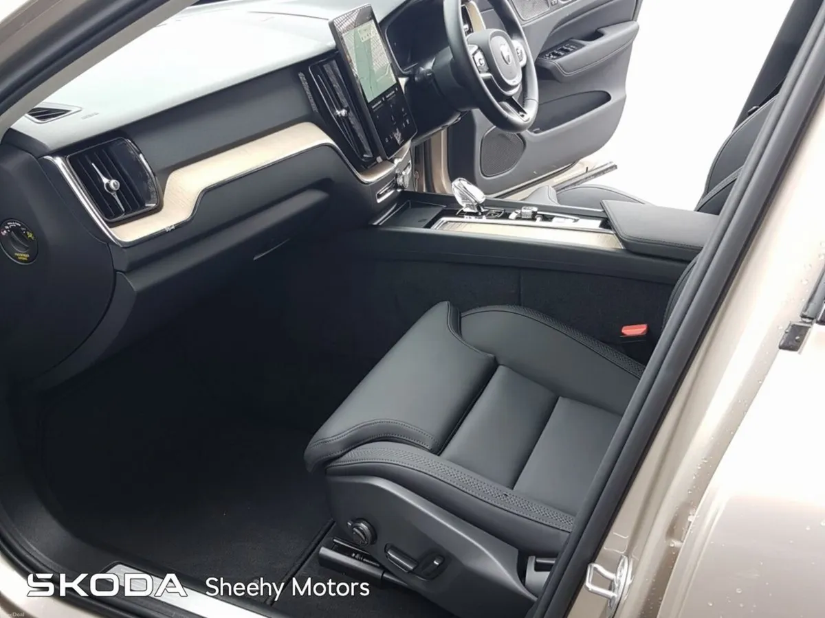 Volvo XC60 T6 PHEV AWD Plus Dark - Image 4