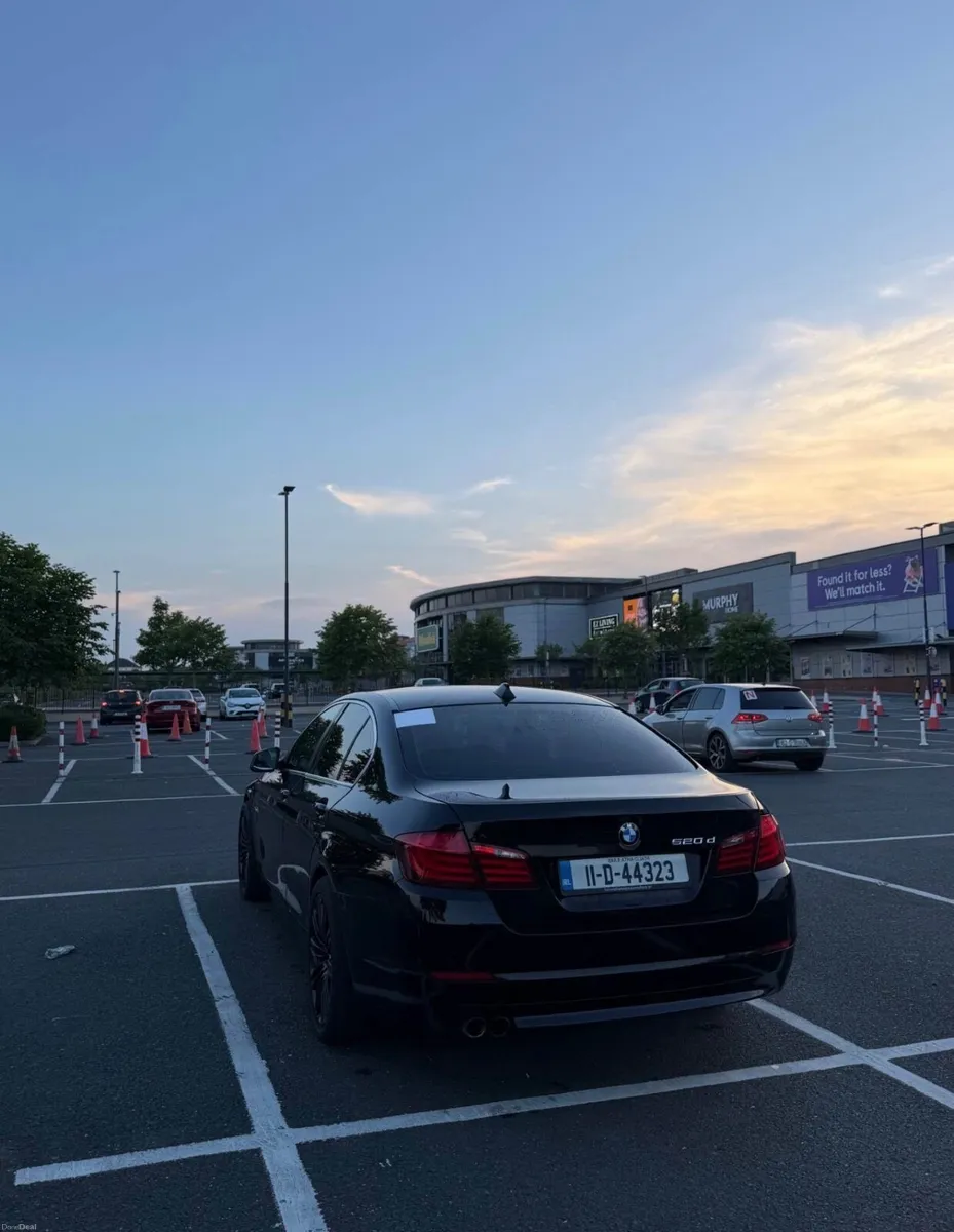 BMW 5-Series 2011 - Image 2