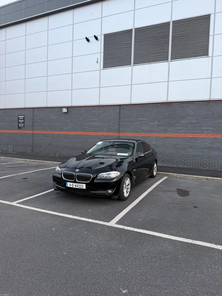 BMW 5-Series 2011 - Image 6
