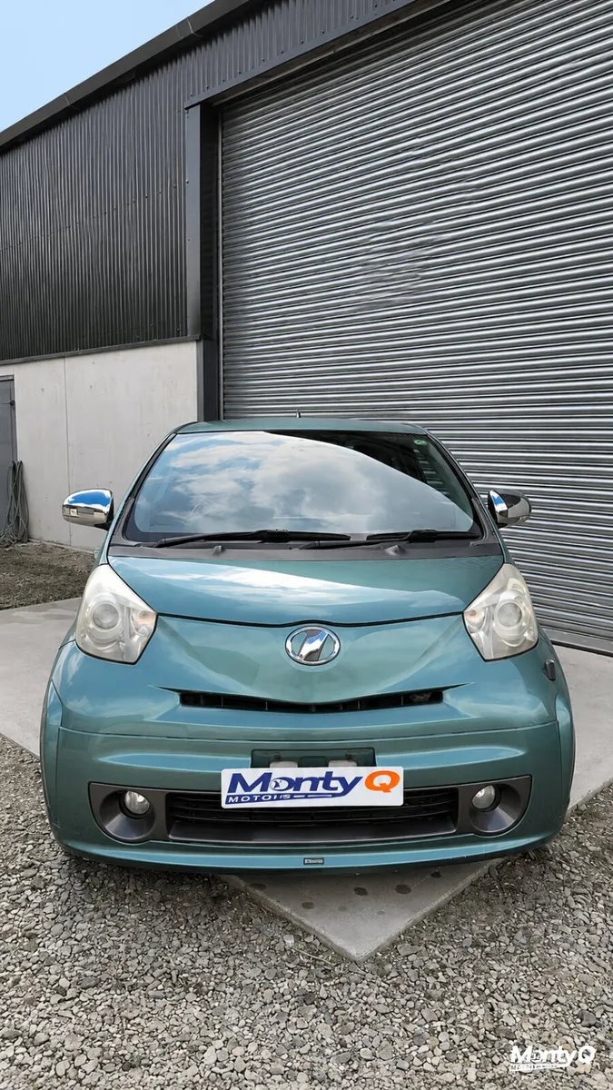 Toyota iQ Automatic 2009 - Reverse Camera - Image 2