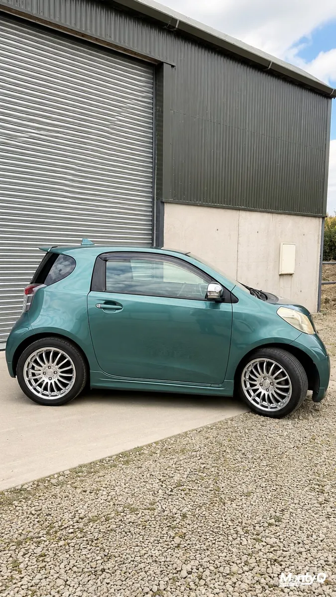 Toyota iQ Automatic 2009 - Reverse Camera - Image 4