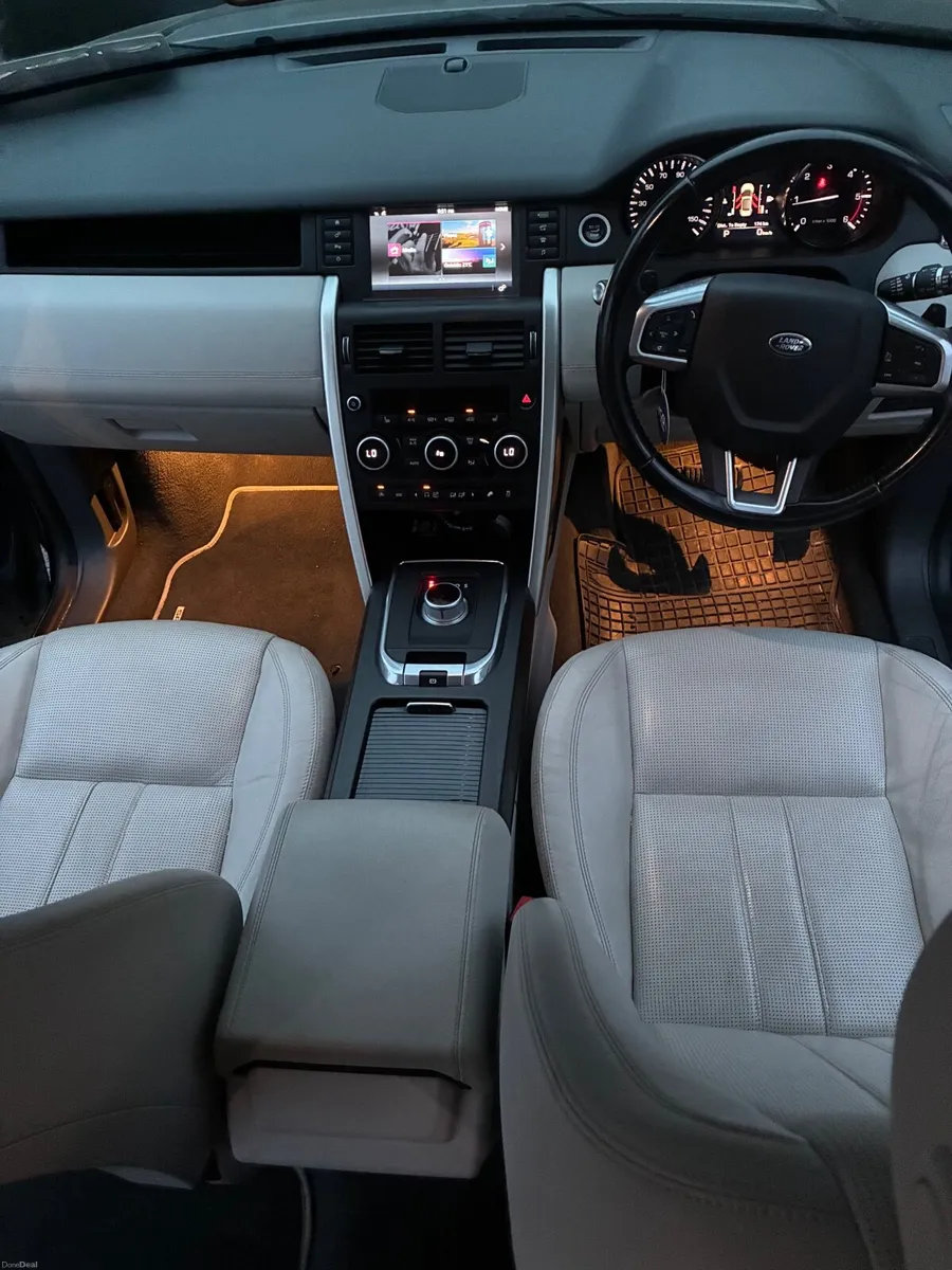 Land Rover Discovery Sport 2016 - Image 5