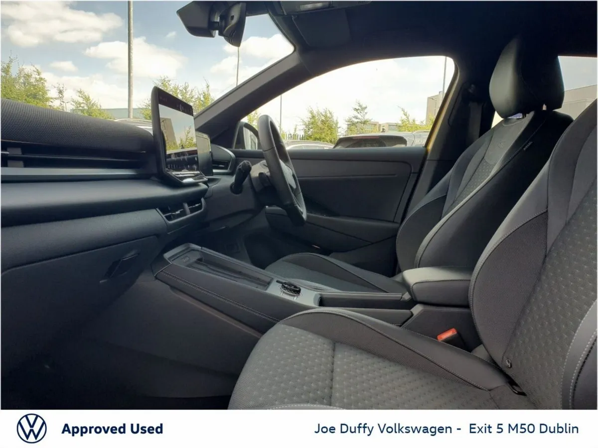 Volkswagen T-Roc R-LINE 1.5TSI 150HP MHEV - Image 3