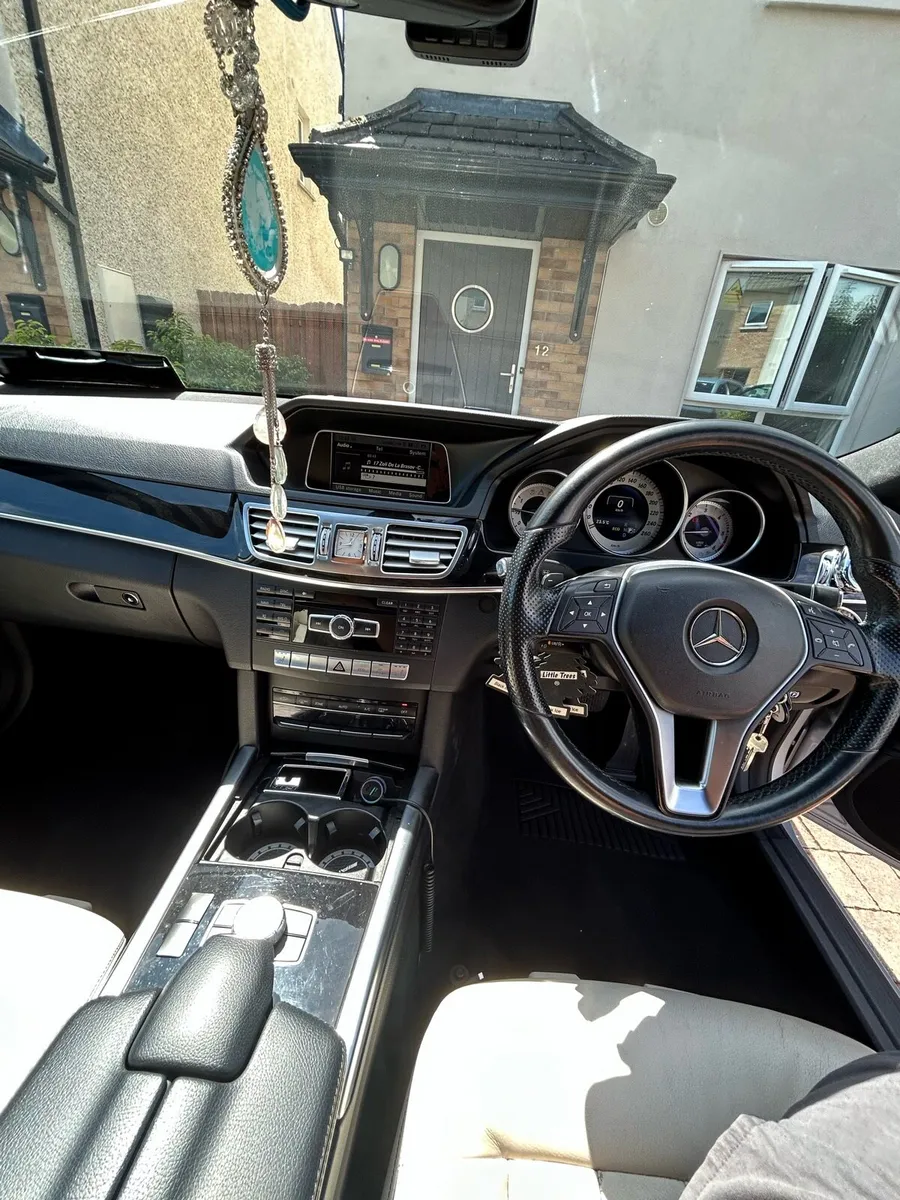 Mercedes Benz E220 - Image 3