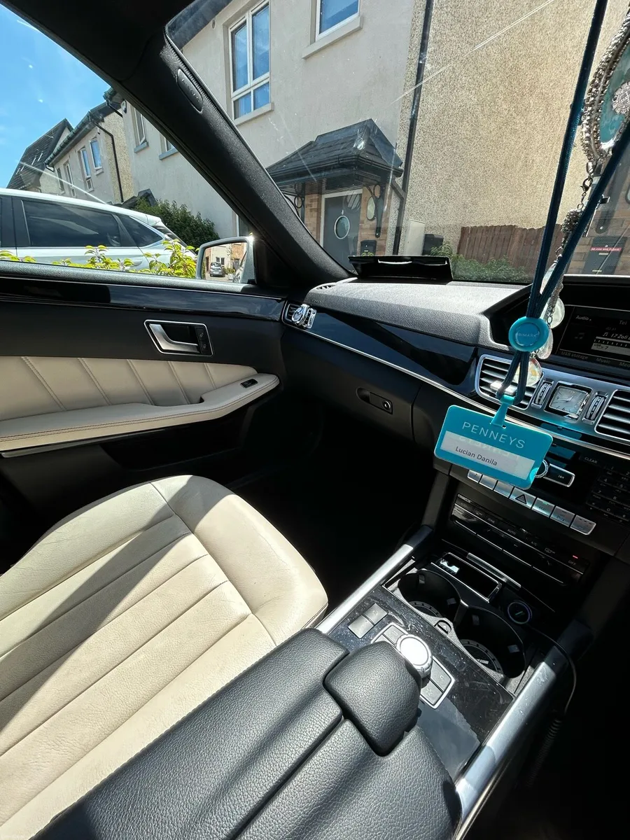 Mercedes Benz E220 - Image 4