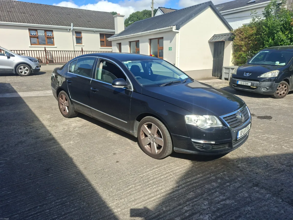 Volkswagen Passat 2010 - Image 1