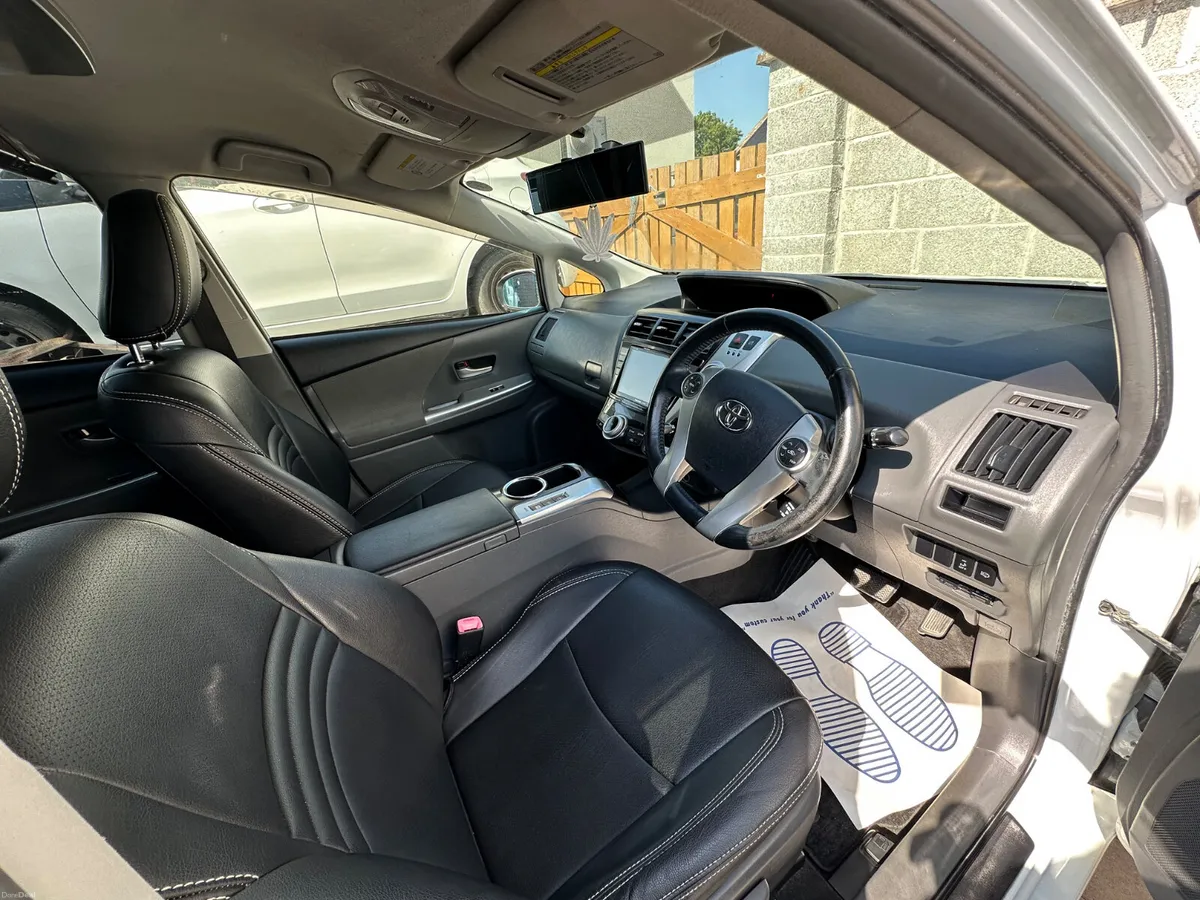 Toyota Prius 2013 - 7 Seater - Leather Seats - Image 4