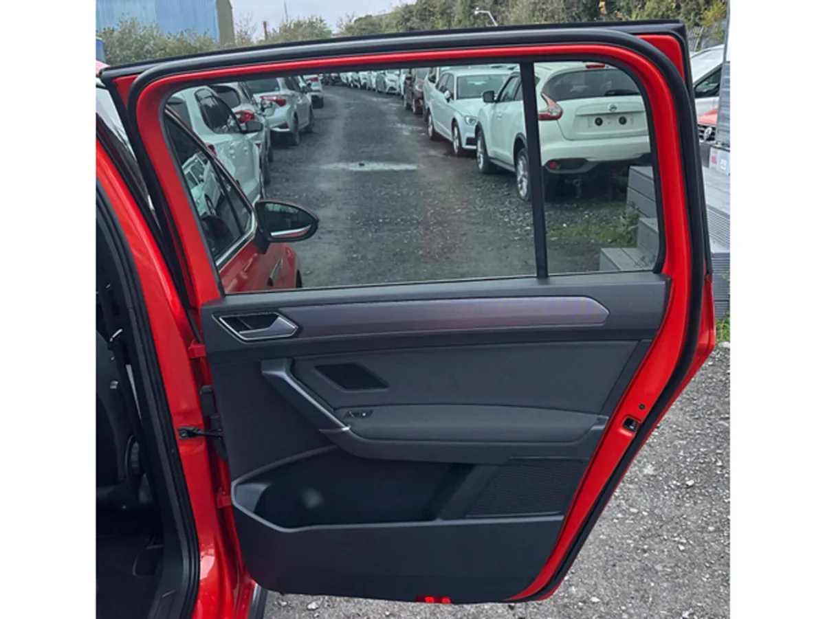 Volkswagen Touran TSI R-LINE 1.4L Petrol Automatic - Image 6