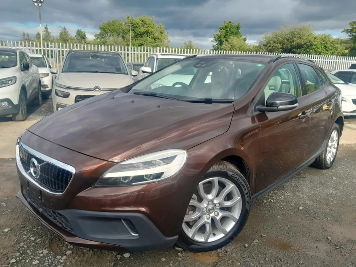 Volvo V40 2.0L Diesel D4 MOMENTUM - Automatic (097 - Image 3