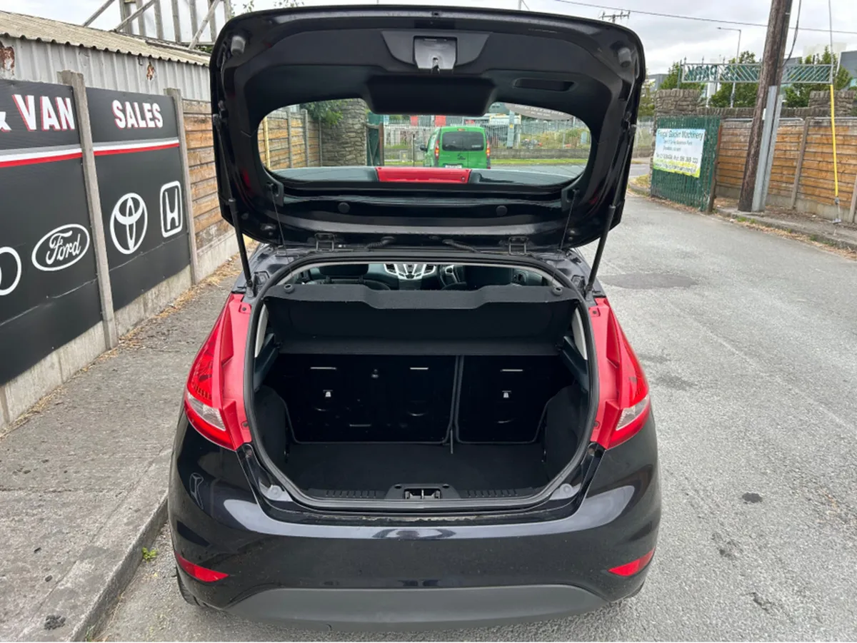 Ford Fiesta 1.25 ZETEC 82PS 3DR ARGENTO - Image 6