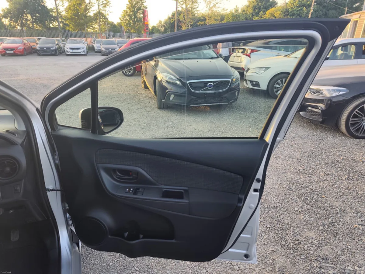 Toyota Vitz 1.0L Petrol Automatic - Low Mileage (3 - Image 5