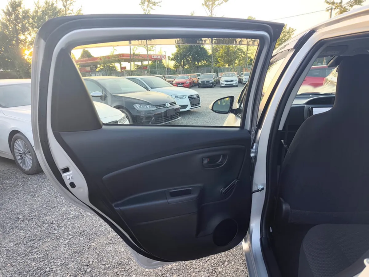 Toyota Vitz 1.0L Petrol Automatic - Low Mileage (3 - Image 6