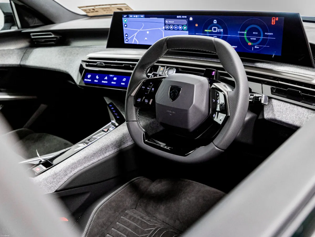 Peugeot 3008 *High spec* E-GT Exclusive 72kWh 210H - Image 2