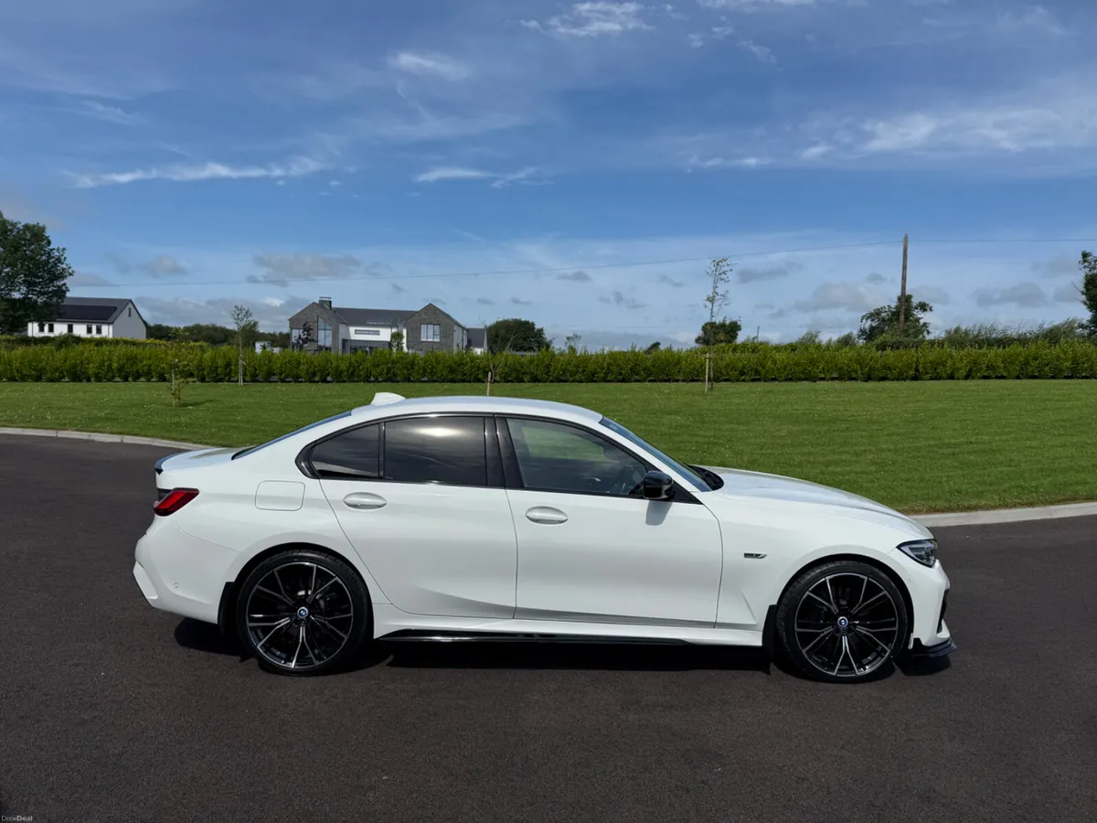 221 BMW 330E M SPORT - Image 4