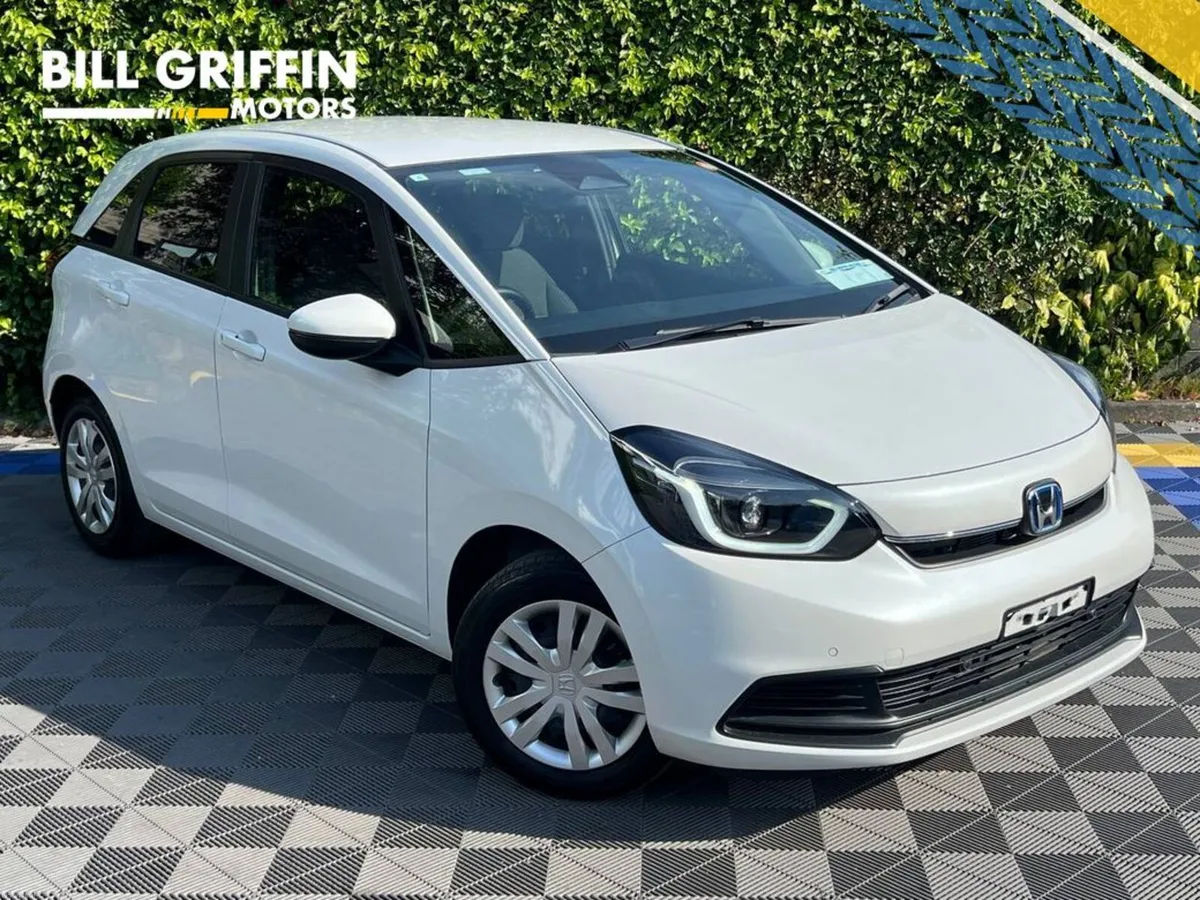 Honda Fit 1.5 HYBRID AUTO // VERY LOW MILEAGE // R - Image 1