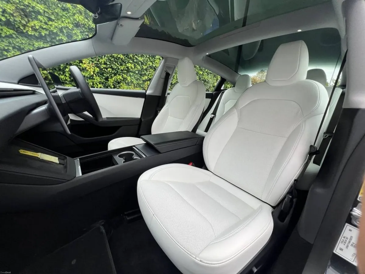 Tesla Model 3 RWD // PANORAMIC SUNROOF /// LEATHER - Image 2
