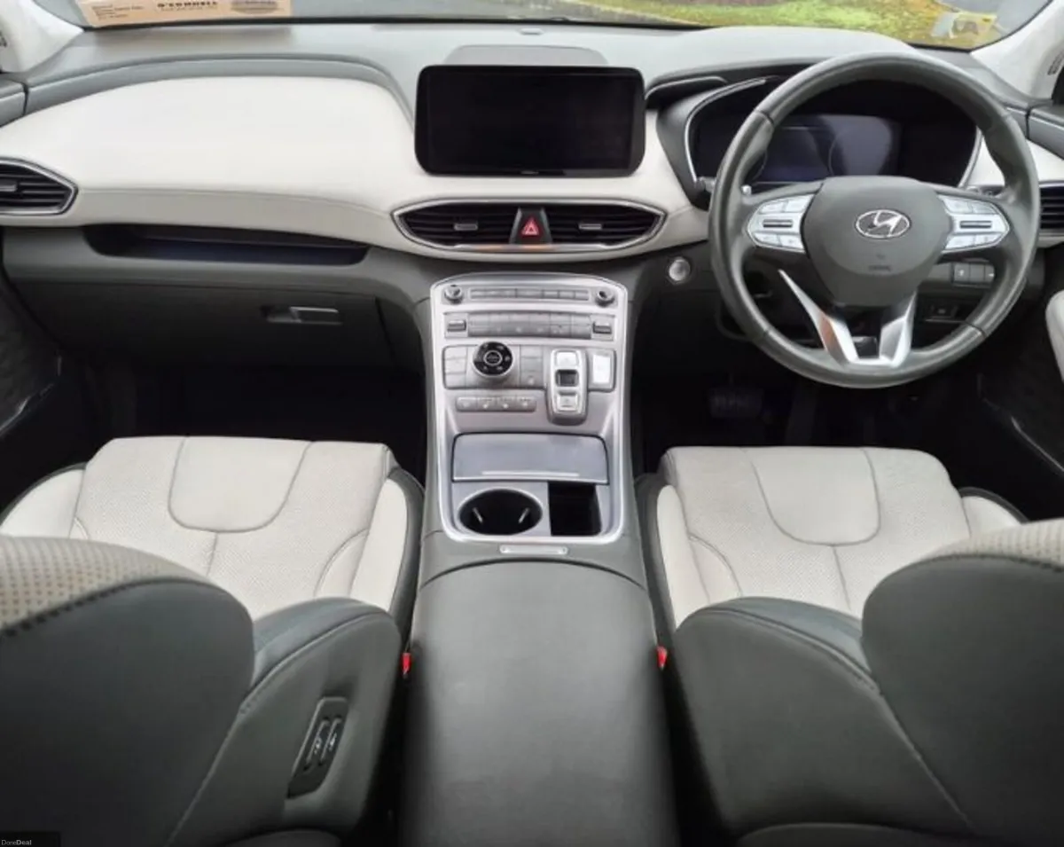 Hyundai Santa Fe 2022 *7 Seater* - Image 2