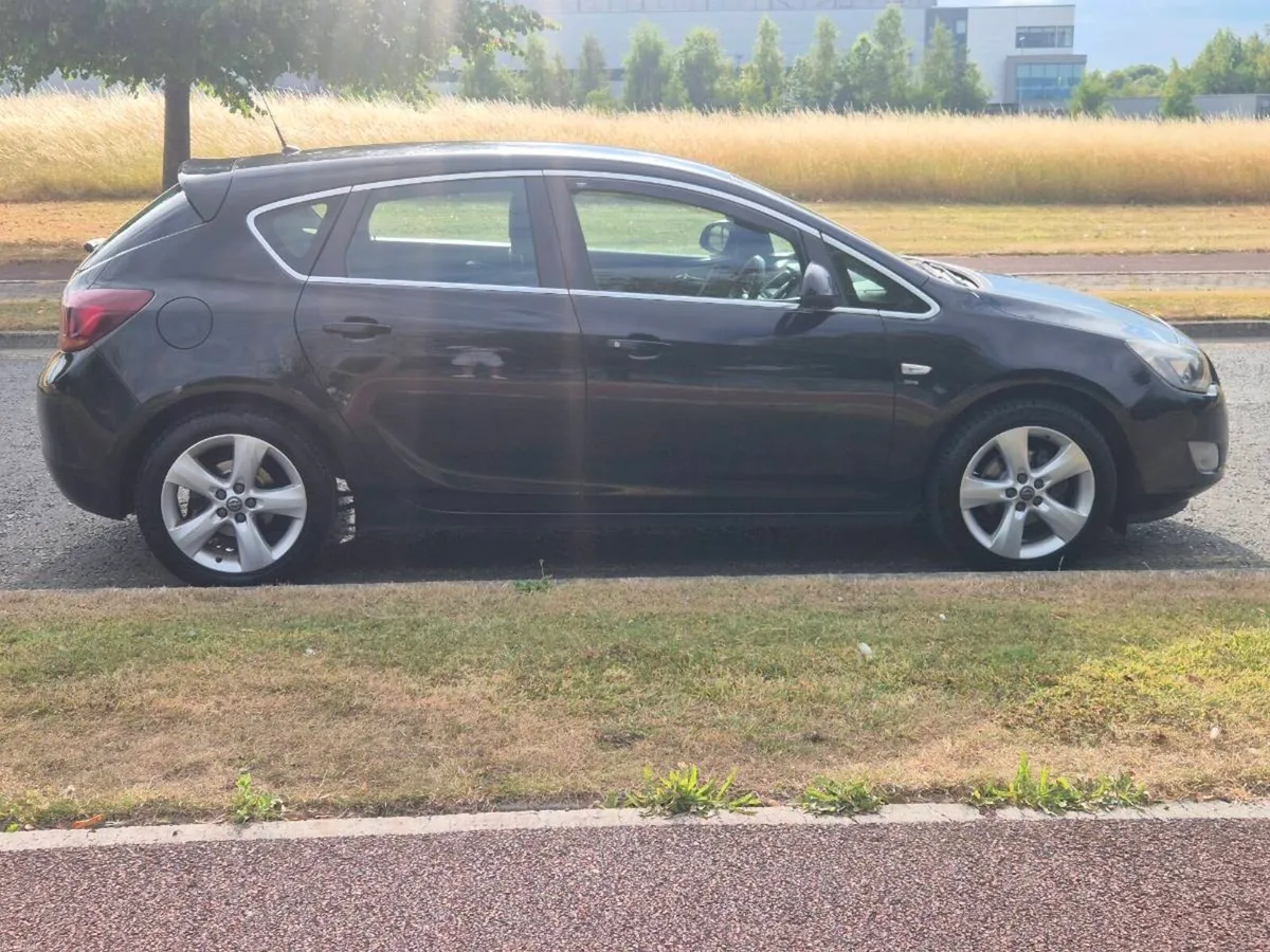 2011 OPEL ASTRA 1.4 PETROL NCT 06/27 TAX 03/3 - Image 2