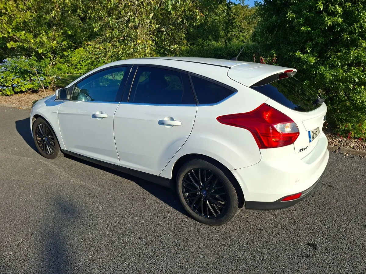 Ford Focus 2012 - Image 2
