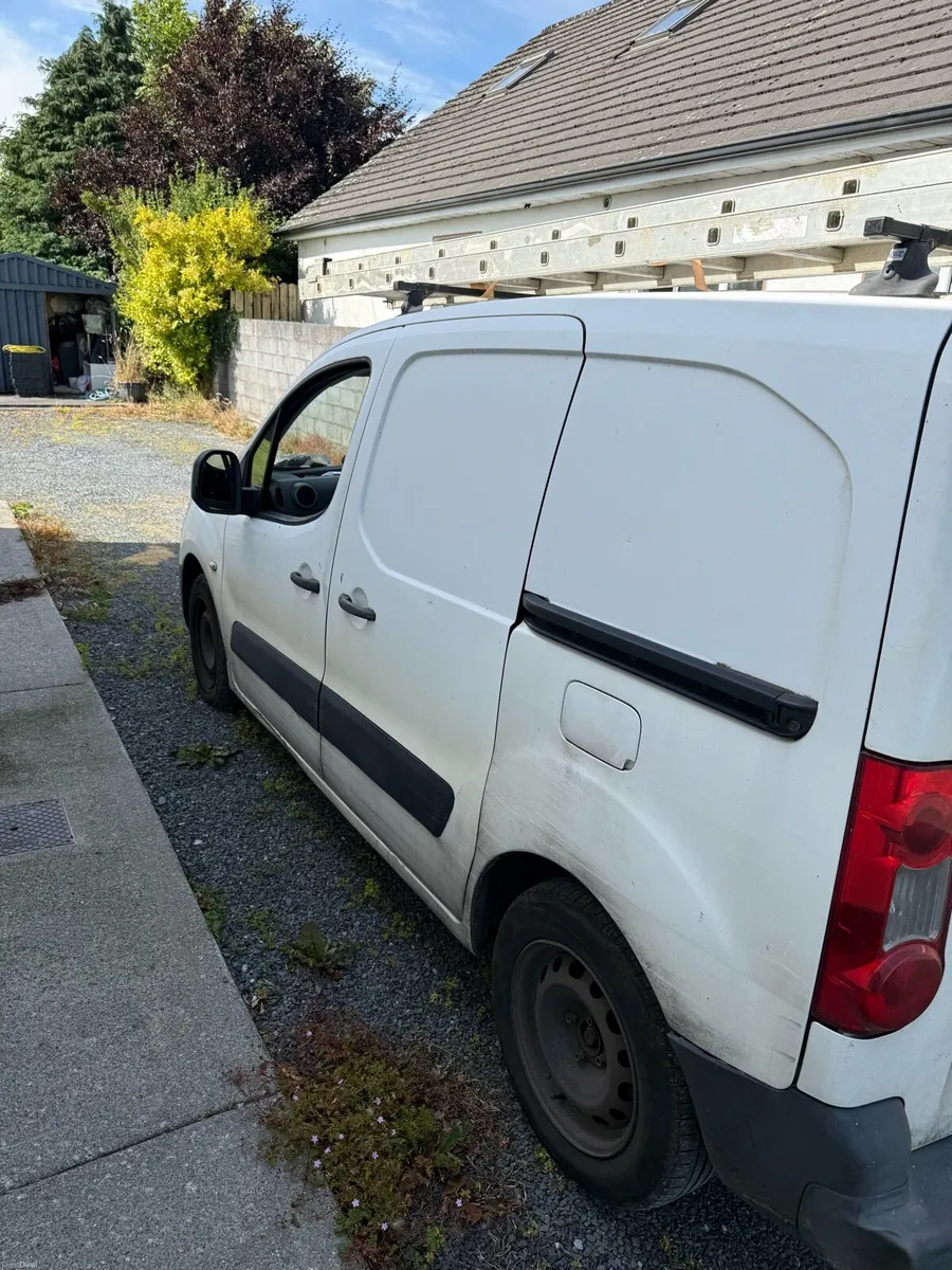 Peugeot partner 2010 ( for parts ) - Image 2