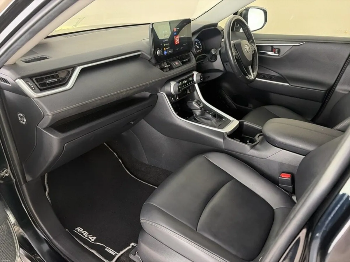 Toyota RAV4 HYBRID SOL - Image 6