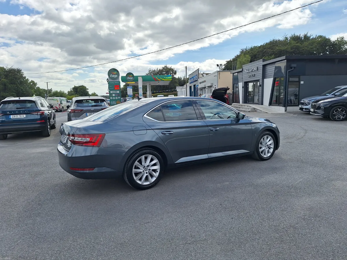 Skoda Superb 2.0 TDI Auto Style *Top Spec/Leather - Image 3