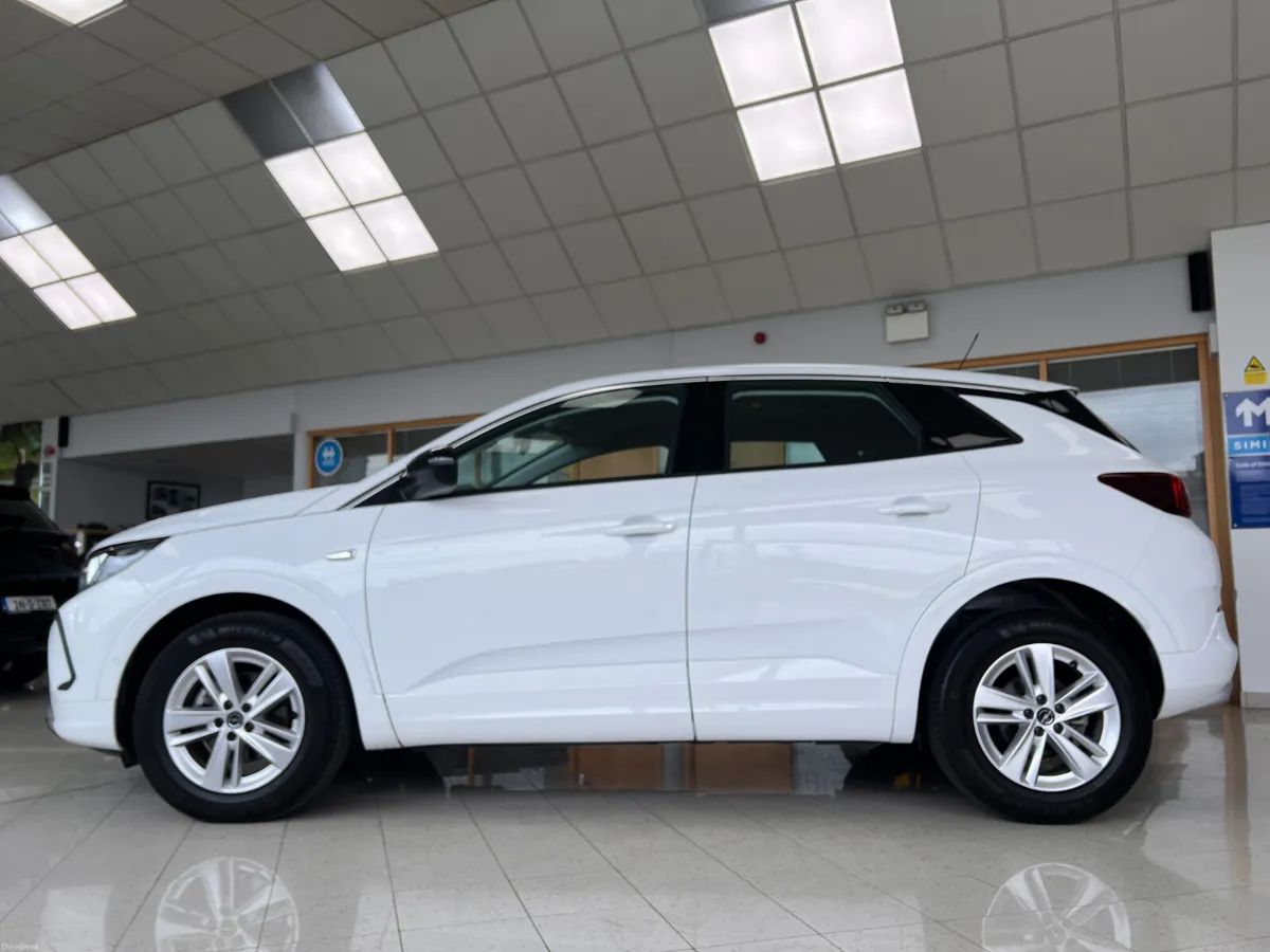 *FLASH SALE* 2024 AUTO DIESEL 18,000 Kms As New - Image 5