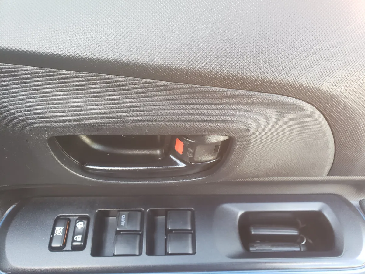 Toyota Aqua 2014 - Image 5