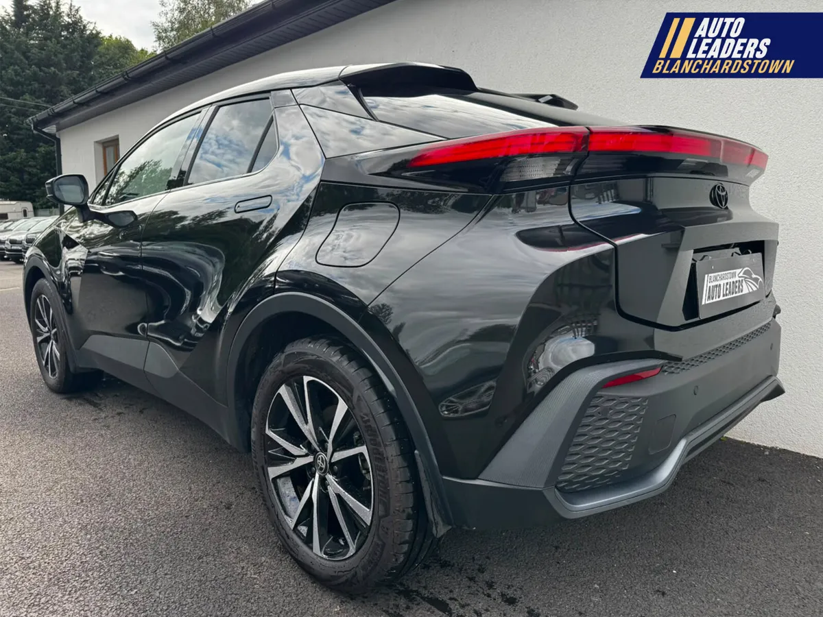 TOYOTA C-HR 2.0 PHEV SPORT 223 BHP - Image 4