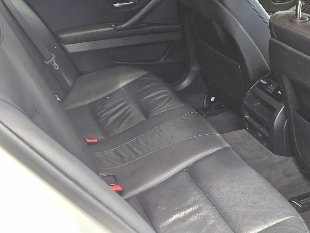 14 BMW 520 SE EDITION - Image 6