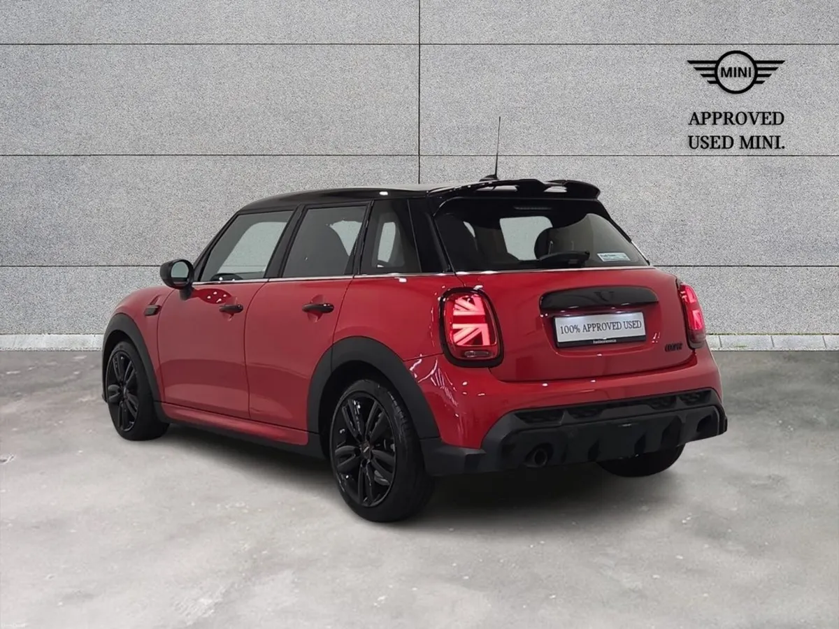 Mini Cooper 5-Door Cooper Sport - Image 3
