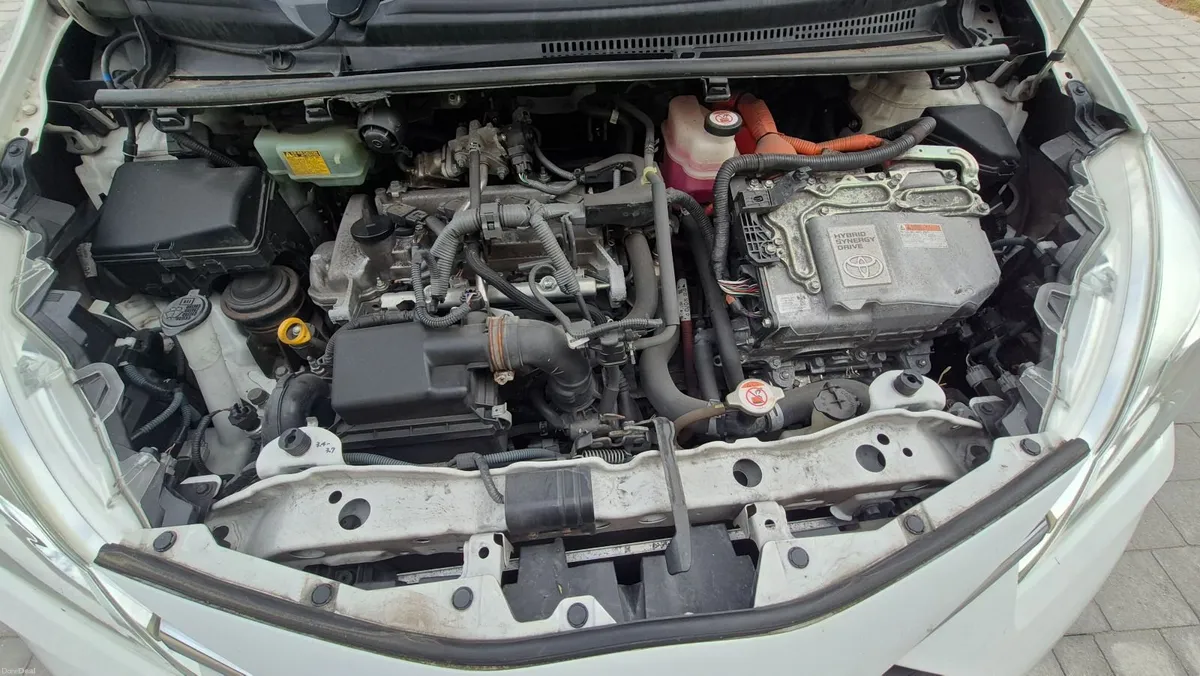 2017 Toyota Vitz 1.5 Hybrid Automatic – Multimedia - Image 3