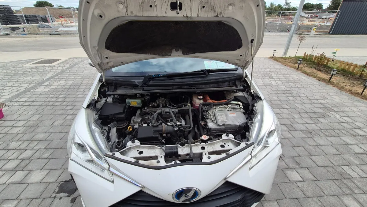 2017 Toyota Vitz 1.5 Hybrid Automatic – Multimedia - Image 4