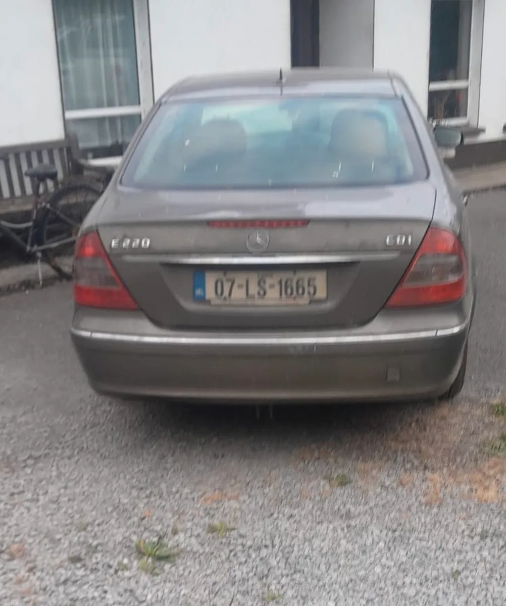 Mercedes e220 nearest offer - Image 3